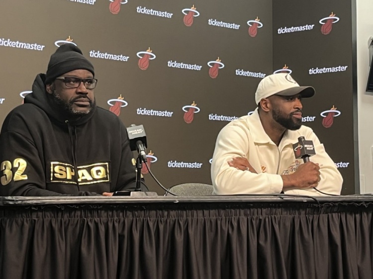 世界杯手机直播平台-恍如隔世！奥尼尔和韦德出席热火夺冠20周年纪念活动新闻发布会