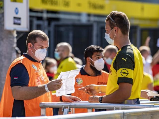 1628979324624034885.jpg 德甲赛场迎回观众,究竟哪些球队已全员接种疫苗?