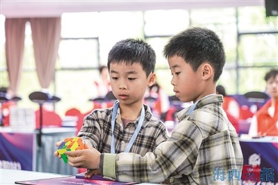 世界杯客户端更新说明-同安7岁双胞胎双双破纪录|三阶魔方|魔方|冠亚军|建阳|赛场_新浪体育_新浪新闻